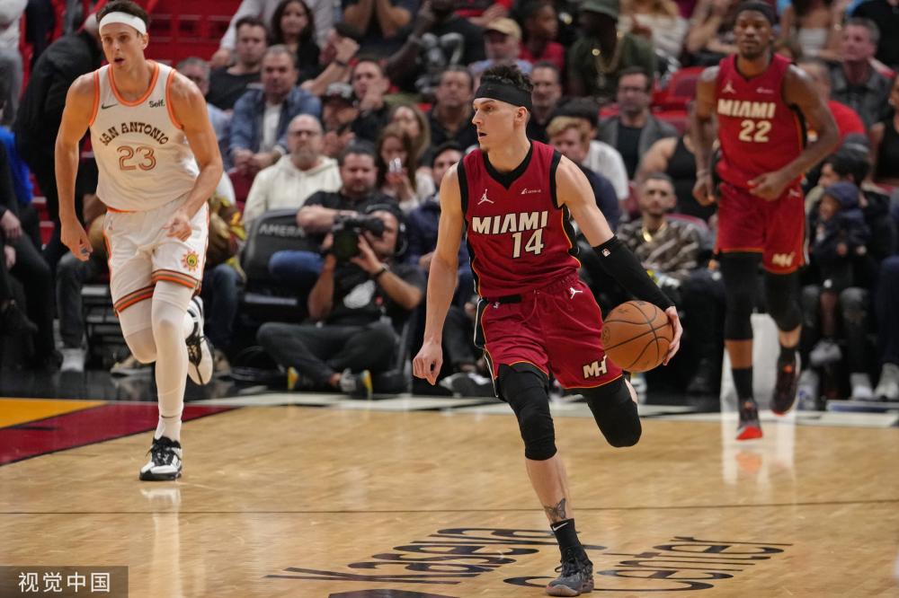 台上积极招 台上积极招